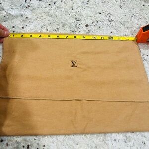 EUC Authentic LV Dust Bag in excellent Condition